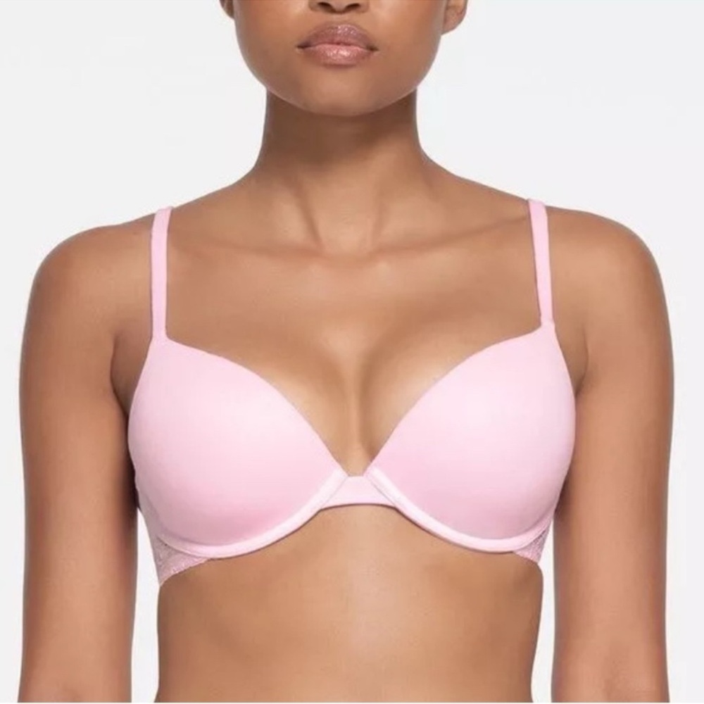 SKIMS fits everybody push up bra